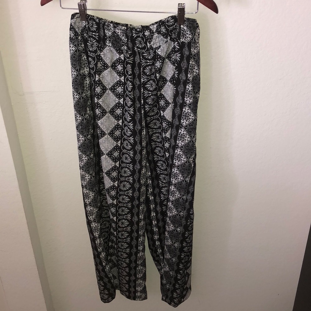 Black & white boho patterned pants